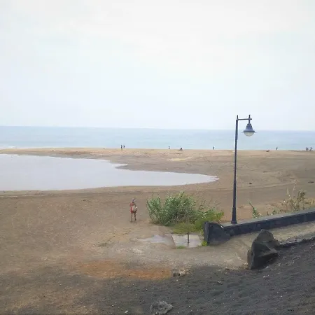 Arena Y Sal Playa Honda (Lanzarote)