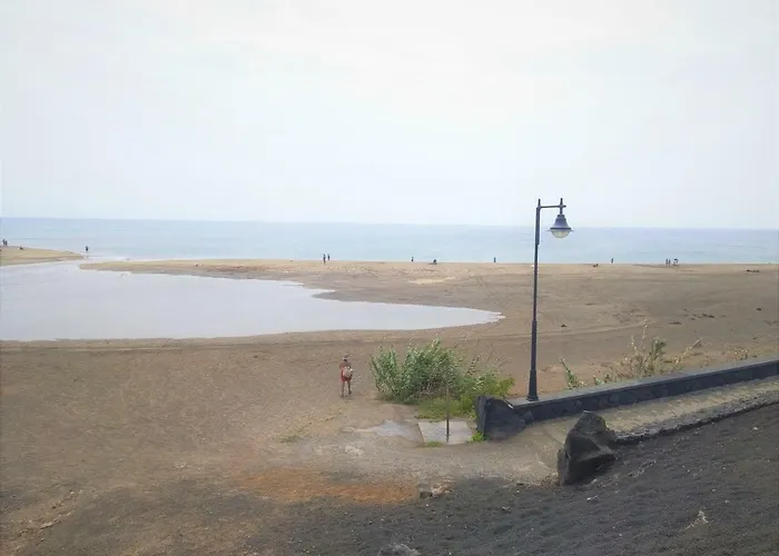 Arena Y Sal Playa Honda (Lanzarote)